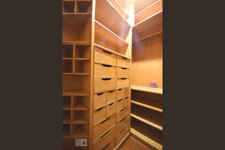 Apartamento à venda com 120m², 3 quartos e 2 vagasArmário da Suíte 