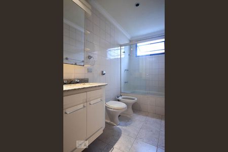Banheiro de apartamento à venda com 3 quartos, 120m² em Vila Andrade, São Paulo