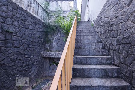 Casa à venda com 185m², 2 quartos e 2 vagasEntrada