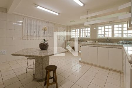 Casa à venda com 380m², 4 quartos e 8 vagasCozinha