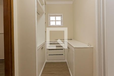 Casa à venda com 380m², 4 quartos e 8 vagasCloset da Suíte 1