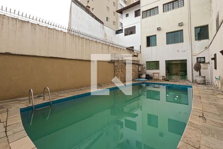 Casa à venda com 380m², 4 quartos e 8 vagasPiscina
