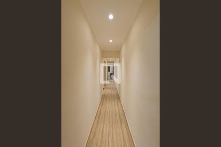 Casa à venda com 380m², 4 quartos e 8 vagasCorredor