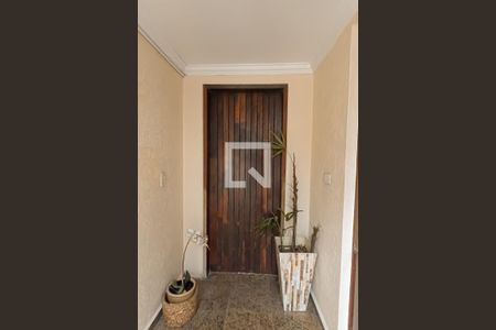 Casa à venda com 380m², 4 quartos e 8 vagasEntrada