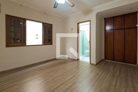 Casa à venda com 380m², 4 quartos e 8 vagasSuíte 2
