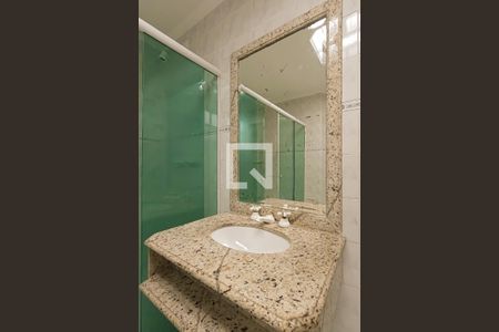 Casa à venda com 380m², 4 quartos e 8 vagasBanheiro da Suíte 1