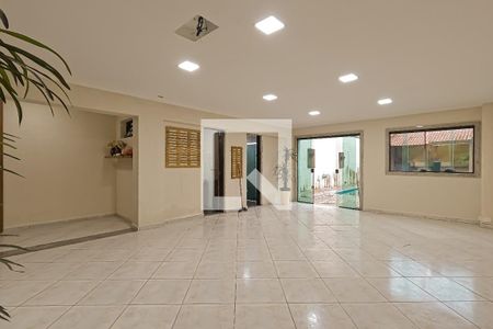 Casa à venda com 380m², 4 quartos e 8 vagasSalão