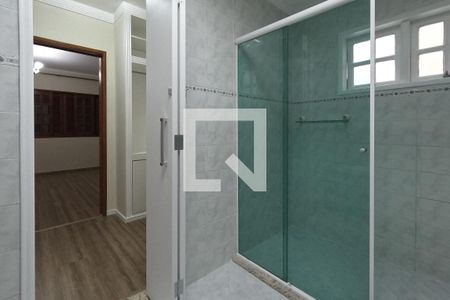 Casa à venda com 380m², 4 quartos e 8 vagasBanheiro da Suíte 1