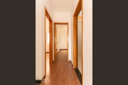 Corredor de casa para alugar com 3 quartos, 120m² em Jardim Danfer, São Paulo