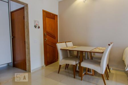 Apartamento à venda com 70m², 2 quartos e 1 vaga Apartamento à venda com 70m², 2 quartos e 1 vagaSala