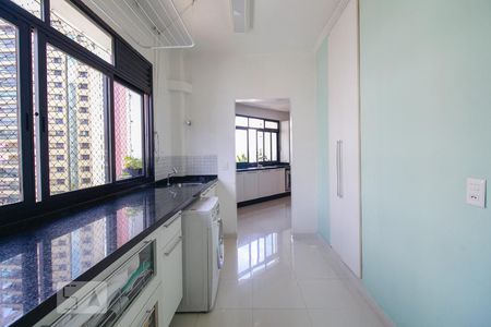 Apartamento para alugar com 200m², 3 quartos e 4 vagas Apartamento para alugar com 200m², 3 quartos e 4 vagasÁrea de serviço