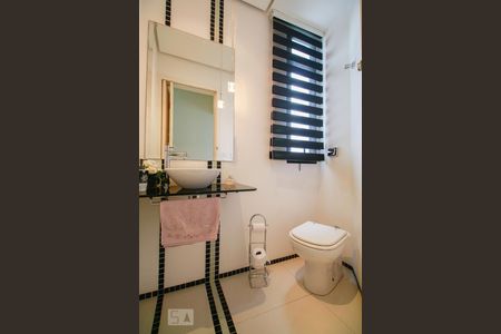 Apartamento para alugar com 200m², 3 quartos e 4 vagas Apartamento para alugar com 200m², 3 quartos e 4 vagasLavabo