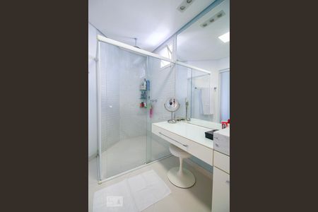 Apartamento para alugar com 200m², 3 quartos e 4 vagas Apartamento para alugar com 200m², 3 quartos e 4 vagasBanheiro do quarto 3