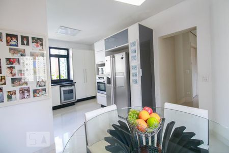 Apartamento para alugar com 200m², 3 quartos e 4 vagas Apartamento para alugar com 200m², 3 quartos e 4 vagasCopa