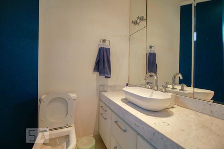 Apartamento para alugar com 200m², 3 quartos e 4 vagas Apartamento para alugar com 200m², 3 quartos e 4 vagasBanheiro do quarto 1