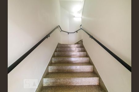 Escada de apartamento à venda com 3 quartos, 67m² em Vila Constança, São Paulo