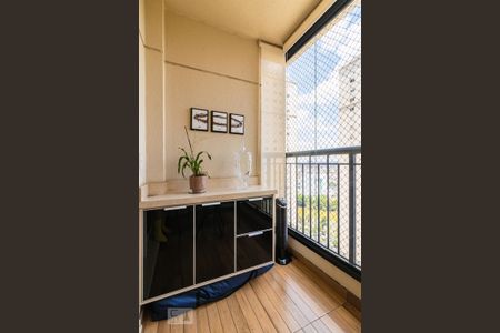 Apartamento à venda com 69m², 2 quartos e 1 vaga Apartamento à venda com 69m², 2 quartos e 1 vagaVaranda