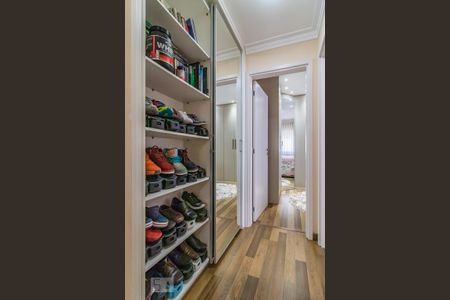 Apartamento à venda com 69m², 2 quartos e 1 vaga Apartamento à venda com 69m², 2 quartos e 1 vagaRoupeiro do Corredor