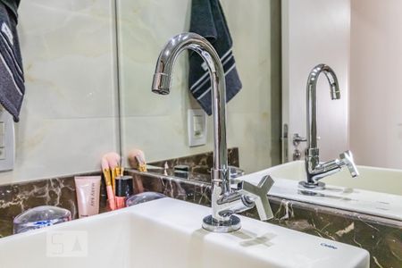 Apartamento à venda com 69m², 2 quartos e 1 vaga Apartamento à venda com 69m², 2 quartos e 1 vagaDetalhe do Banheiro da Suíte