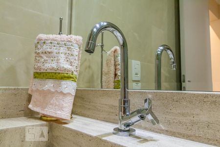 Apartamento à venda com 69m², 2 quartos e 1 vaga Apartamento à venda com 69m², 2 quartos e 1 vagaDetalhe do Banheiro do Corredor