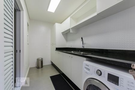 Casa à venda com 215m², 3 quartos e 2 vagas1o. Andar - Área de serviço