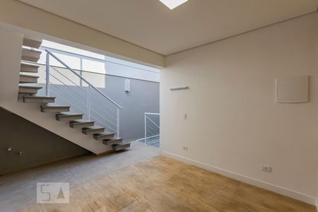 Casa à venda com 215m², 3 quartos e 2 vagasFundos (2o. Andar) - Área de serviço (Apoio)