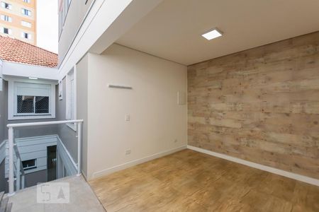 Casa à venda com 215m², 3 quartos e 2 vagasFundos (2o. Andar) - Área de serviço (Apoio)