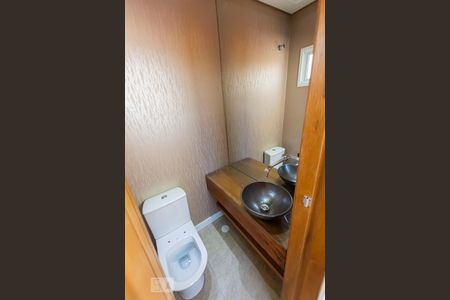 Casa à venda com 215m², 3 quartos e 2 vagasFundos (Cobertura) - Lavabo