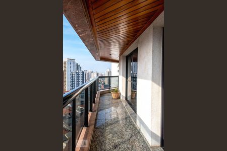 Apartamento à venda com 187m², 3 quartos e 3 vagas Apartamento à venda com 187m², 3 quartos e 3 vagasVaranda