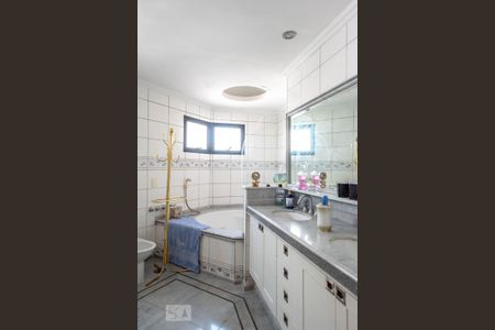 Apartamento à venda com 187m², 3 quartos e 3 vagas Apartamento à venda com 187m², 3 quartos e 3 vagasBanheiro 1 - Suíte