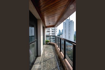 Apartamento à venda com 187m², 3 quartos e 3 vagas Apartamento à venda com 187m², 3 quartos e 3 vagasVaranda