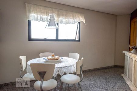 Apartamento à venda com 187m², 3 quartos e 3 vagas Apartamento à venda com 187m², 3 quartos e 3 vagasSala de almoço