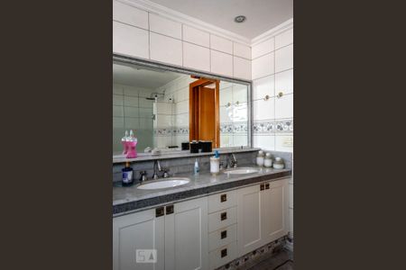 Apartamento à venda com 187m², 3 quartos e 3 vagas Apartamento à venda com 187m², 3 quartos e 3 vagasBanheiro 1 - Suíte