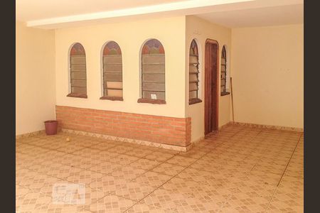 Casa à venda com 298m², 4 quartos e 4 vagasQuintal