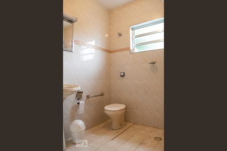 Casa para alugar com 75m², 2 quartos e sem vagaBANHEIRO