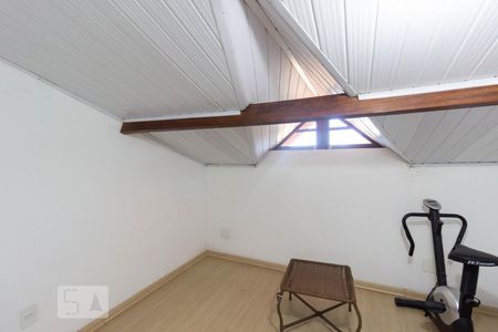 Casa à venda com 275m², 5 quartos e 6 vagasQuarto de Serviço