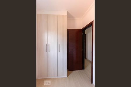 Quarto de casa à venda com 5 quartos, 275m² em Vila Cruz das Almas, São Paulo