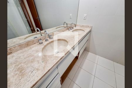 Apartamento para alugar com 130m², 3 quartos e 2 vagas Apartamento para alugar com 130m², 3 quartos e 2 vagasBanheiro Quarto 1
