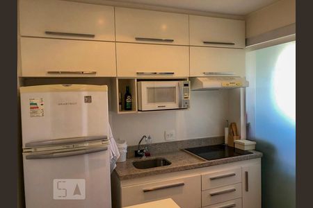 Cozinha de apartamento para alugar com 1 quarto, 48m² em Vila Nova Conceição, São Paulo