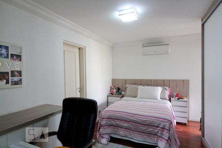 Apartamento à venda com 260m², 4 quartos e 4 vagas Apartamento à venda com 260m², 4 quartos e 4 vagasSuíte 2