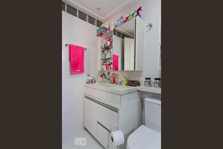 Apartamento à venda com 260m², 4 quartos e 4 vagas Apartamento à venda com 260m², 4 quartos e 4 vagasBanheiro da Suíte 2