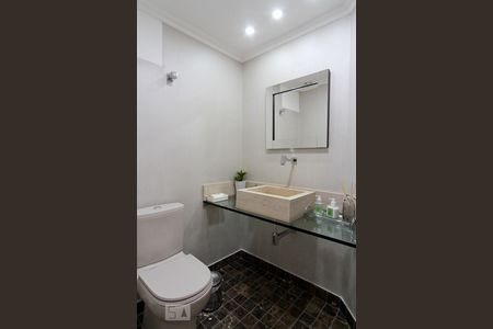 Apartamento à venda com 260m², 4 quartos e 4 vagas Apartamento à venda com 260m², 4 quartos e 4 vagasBanheiro da Suíte 3