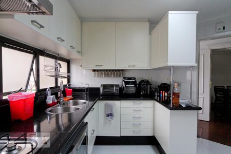 Apartamento à venda com 260m², 4 quartos e 4 vagas Apartamento à venda com 260m², 4 quartos e 4 vagasCozinha