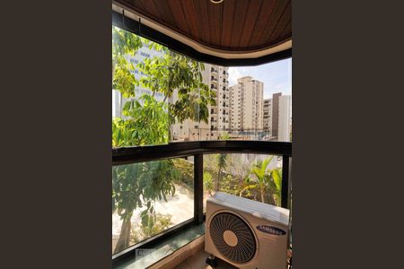 Apartamento à venda com 260m², 4 quartos e 4 vagas Apartamento à venda com 260m², 4 quartos e 4 vagasVaranda da Suíte 3