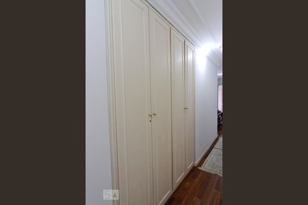 Apartamento à venda com 260m², 4 quartos e 4 vagas Apartamento à venda com 260m², 4 quartos e 4 vagasCorredor