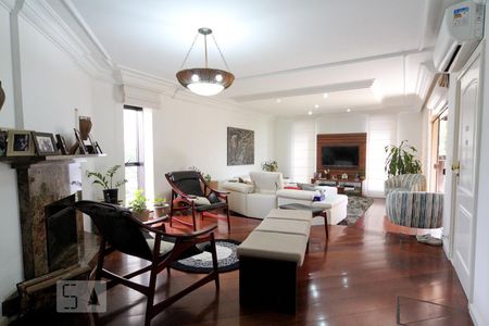 Apartamento à venda com 260m², 4 quartos e 4 vagas Apartamento à venda com 260m², 4 quartos e 4 vagasSala de Estar