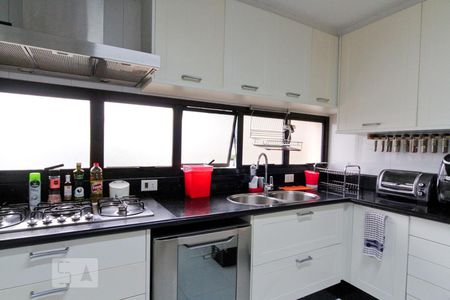 Apartamento à venda com 260m², 4 quartos e 4 vagas Apartamento à venda com 260m², 4 quartos e 4 vagasCozinha