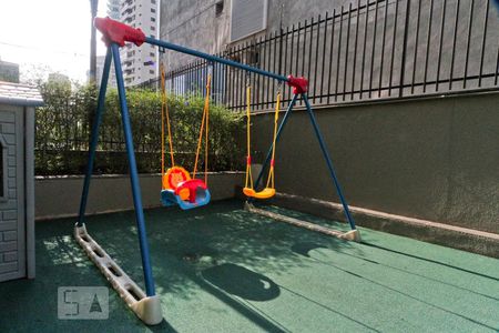 Apartamento à venda com 260m², 4 quartos e 4 vagas Apartamento à venda com 260m², 4 quartos e 4 vagasÁrea Comum - Playground