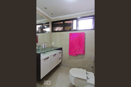 Apartamento à venda com 260m², 4 quartos e 4 vagas Apartamento à venda com 260m², 4 quartos e 4 vagasBanheiro da Suíte 1