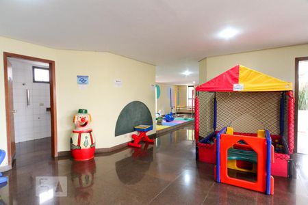 Apartamento à venda com 260m², 4 quartos e 4 vagas Apartamento à venda com 260m², 4 quartos e 4 vagasBrinquedoteca